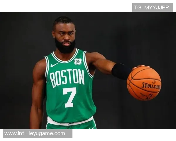 杰伦布朗连续9场30分表现惊艳创造绿军历史新纪录引发热议